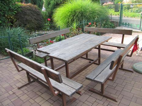 Zahradní sestava z modřínu 2 stoly + 4 lavice