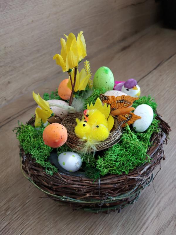 Velikonoční košík z vrbového proutí a norským sobím mechem